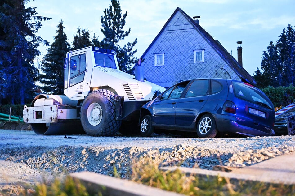 Der Renault dürfte Totalschaden erlitten haben.