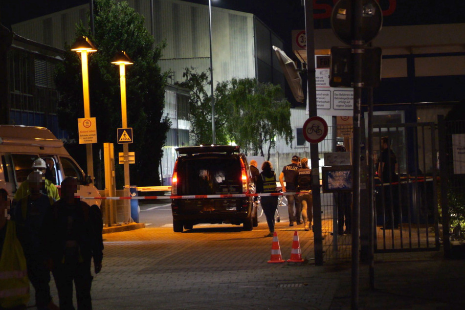 Die Polizei am Einsatzort in Bremen Hastedt.