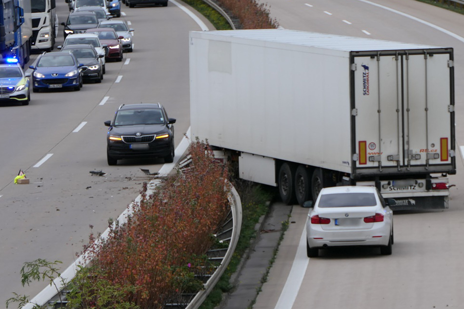 Leipzig: Lastwagen-Unfall bei Leipzig: Stau auf der A14