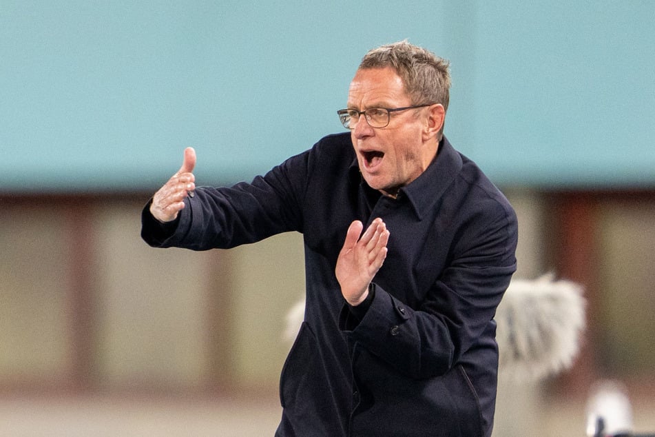 Geht Ralf Rangnick (65) als neuer Trainer nach München? RB Leipzigs Yussuf Poulsen traut ihm das "hundertprozentig zu", sagt er.