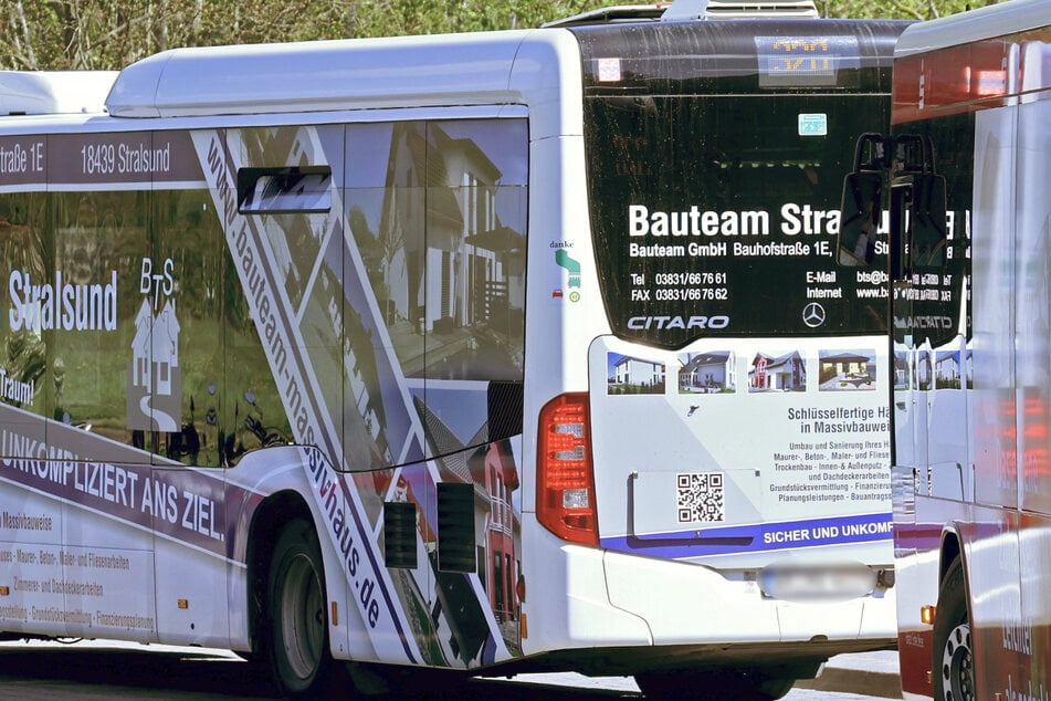 Der Busfahrer unterbrach die Fahrt und schloss die Schüler im Bus ein. (Symbolfoto)