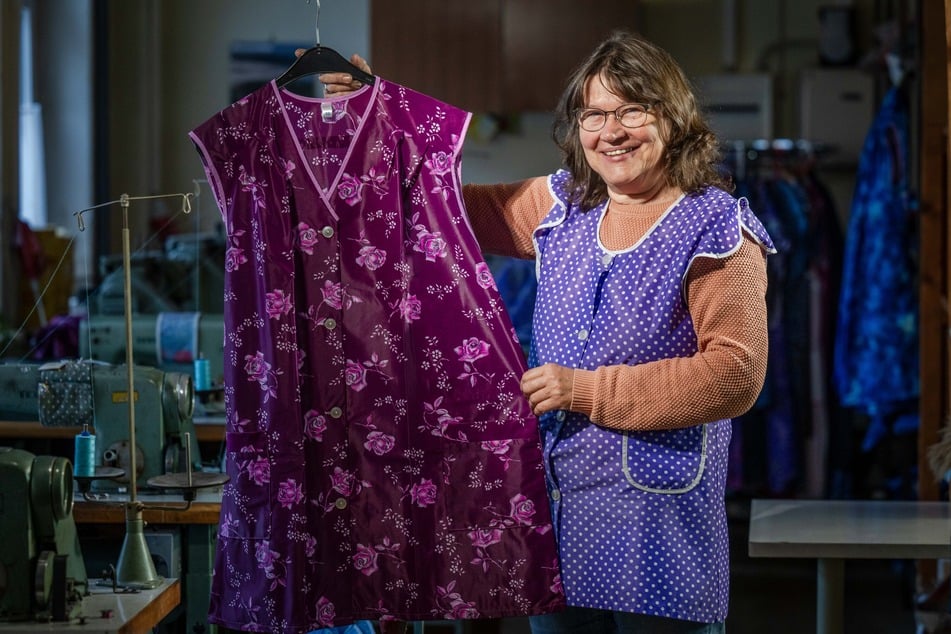 Birgit Mädler (63) ist wohl die einzig verbliebene Schürzenherstellerin, die noch Dederon verarbeitet.