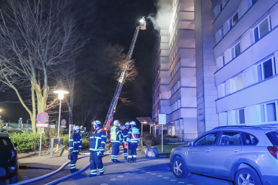 Auch die Drehleiter kam zum Einsatz.