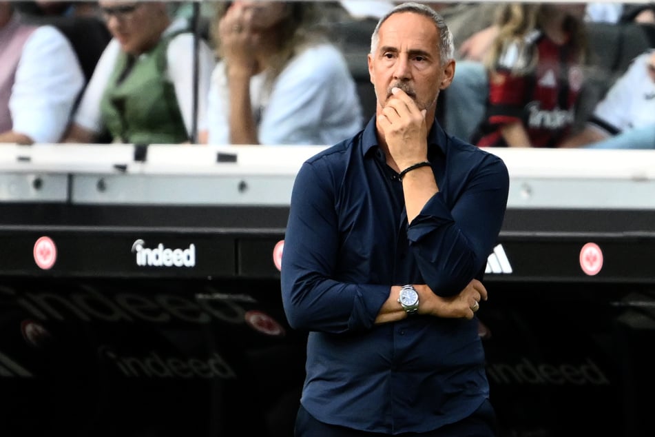 Nach zehn Gegentoren in vier Spielen plant Adi Hütter (56) jetzt bei Eintracht Frankfurt eine System-Umstellung.