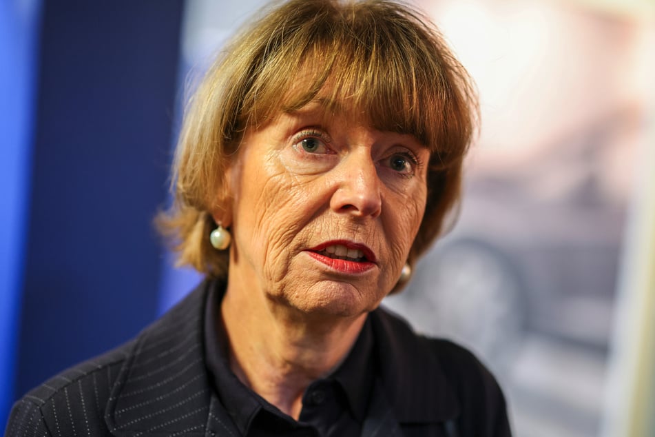 Die amtierende Oberbürgermeisterin Kölns, Henriette Reker (68), hat freiwillig auf eine dritte Amtszeit verzichtet.