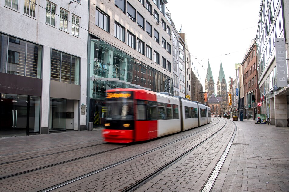 Im öffentlichen Personenverkehr soll die Maskenpflicht noch weiter gelten.