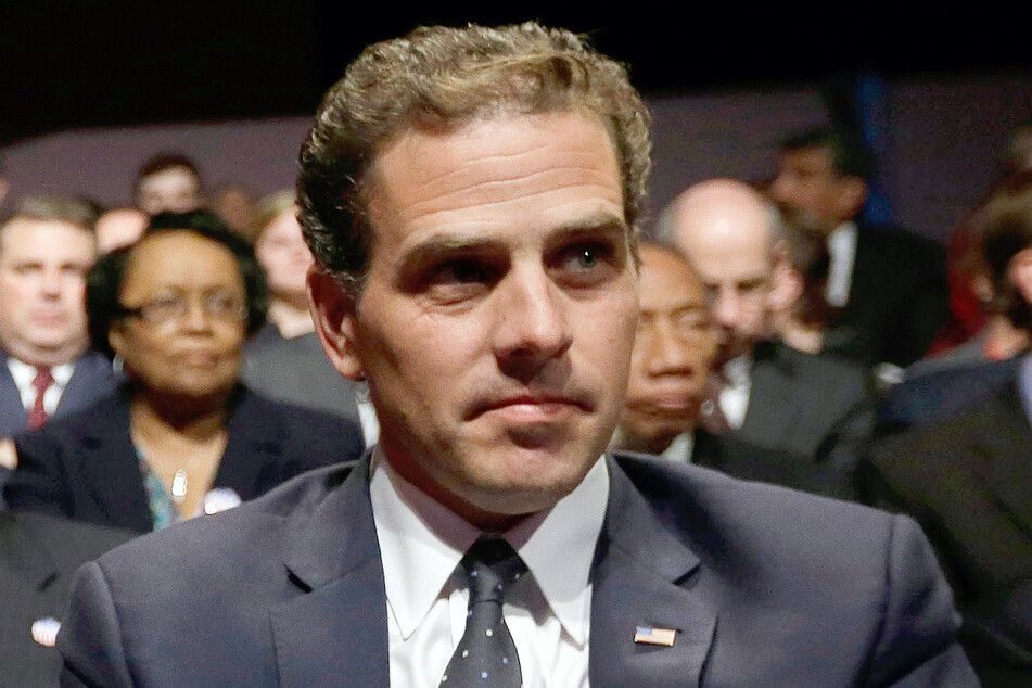 Hunter Biden wartet auf den Beginn einer Debatte mit seinem Vater Joe Biden, dem damaligen US-Vizepräsidenten.