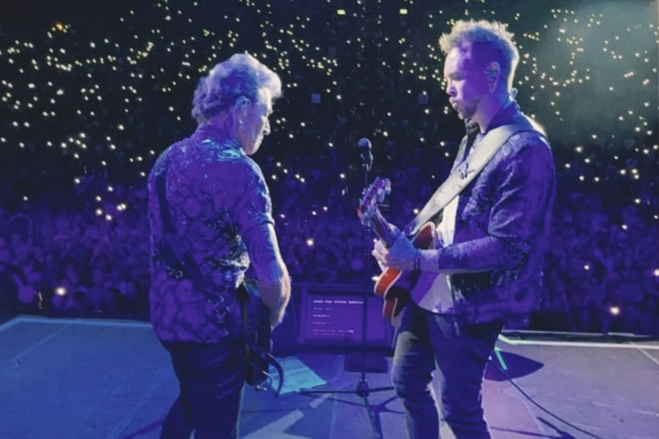 Sein Highlight 2025: Mazze Wiesner (r.) mit Peter Maffay auf der Bühne in Schwarzenberg.