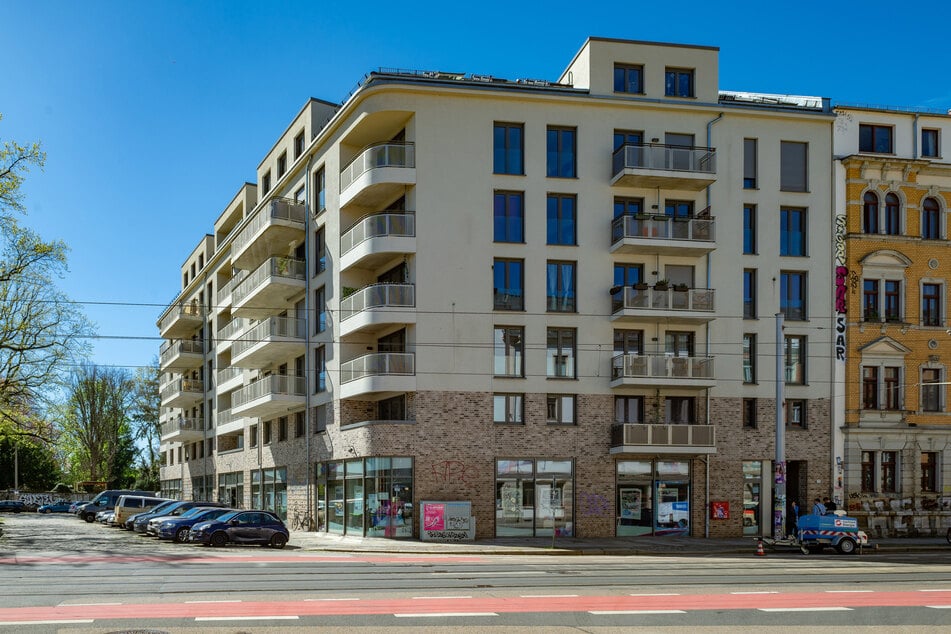 Im gesamten Gebäude an der Conradstraße 2 im Dresdner Hechtviertel wurde am Dienstag der Strom abgestellt. Dadurch gab es kein Wasser mehr.