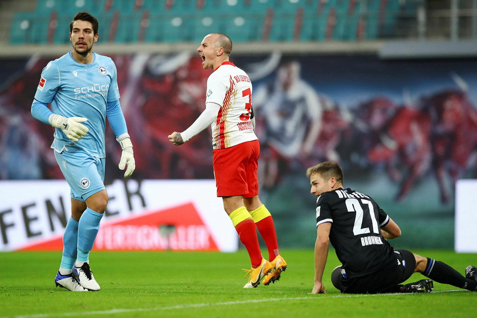 Machte sich auch gegen Arminia wieder bezahlt: RB Leipzigs Angelino (M.) nach seinem 1:0-Treffer.