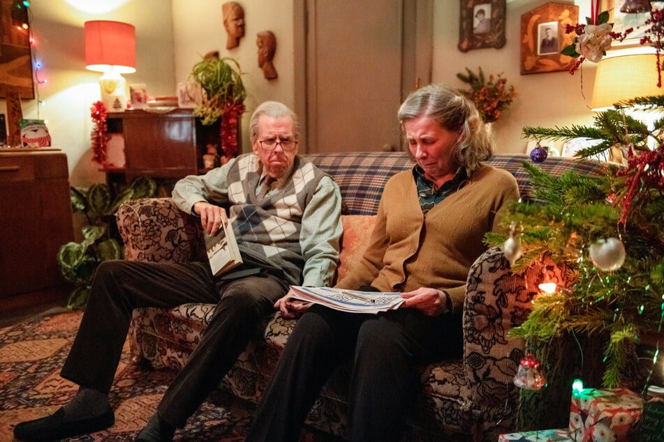 Tom Harper (Timothy Spall, 65, l.) und seine Frau Mary (Phyllis Logan, 66) waren jahrzehntelang ein Herz und eine Seele.