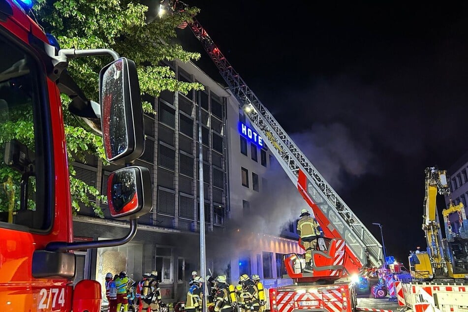 Die Feuerwehr brachte den Brand in dem eigentlich leer stehenden Gebäude schnell unter Kontrolle.