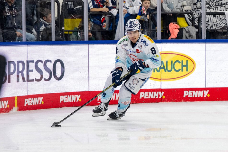 Austin Ortega traf in Wolfsburg doppelt, doch bei 16 Punkten Rückstand auf Frankfurt haben die Eislöwen so gut wie keine Chance mehr auf den Klassenerhalt.