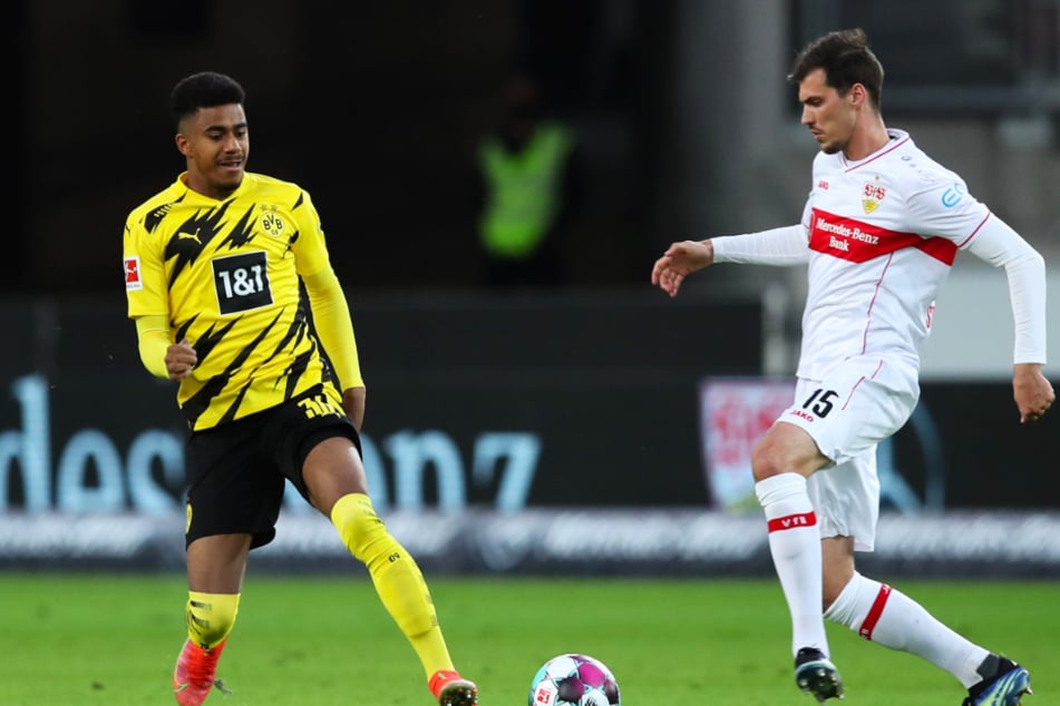VfB-Rechtsverteidiger Pascal Stenzel (25, r.) spielt in der laufenden Saison bislang keine Rolle und soll das Interesse von Zweitligist Fortuna Düsseldorf auf sich gezogen haben.