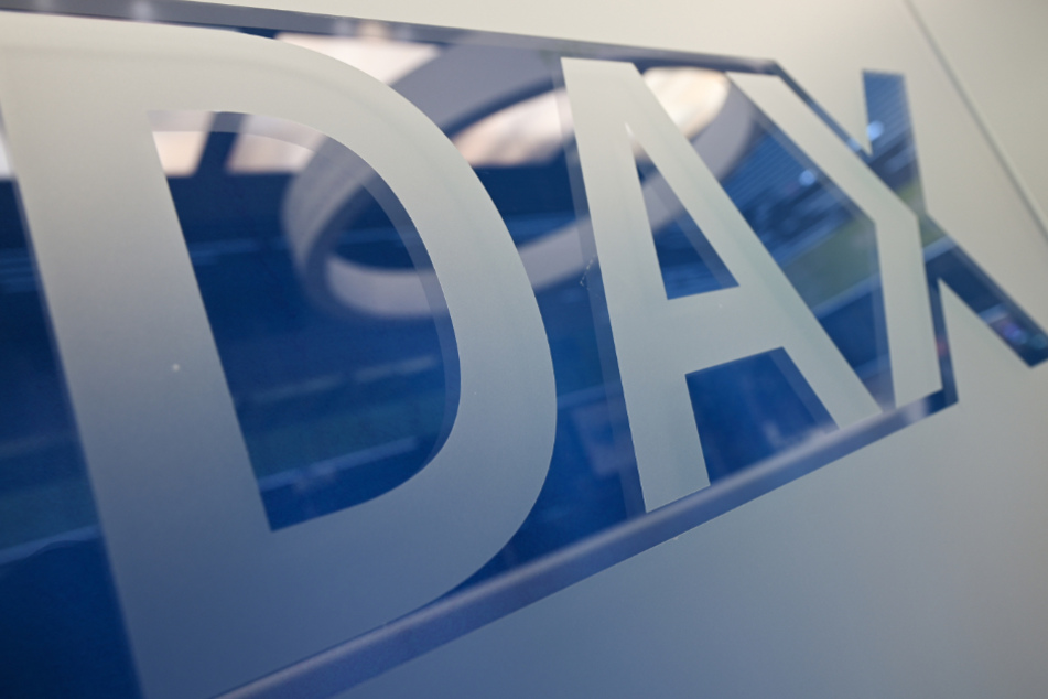 Jetzt geht es auch beim DAX wieder bergab.