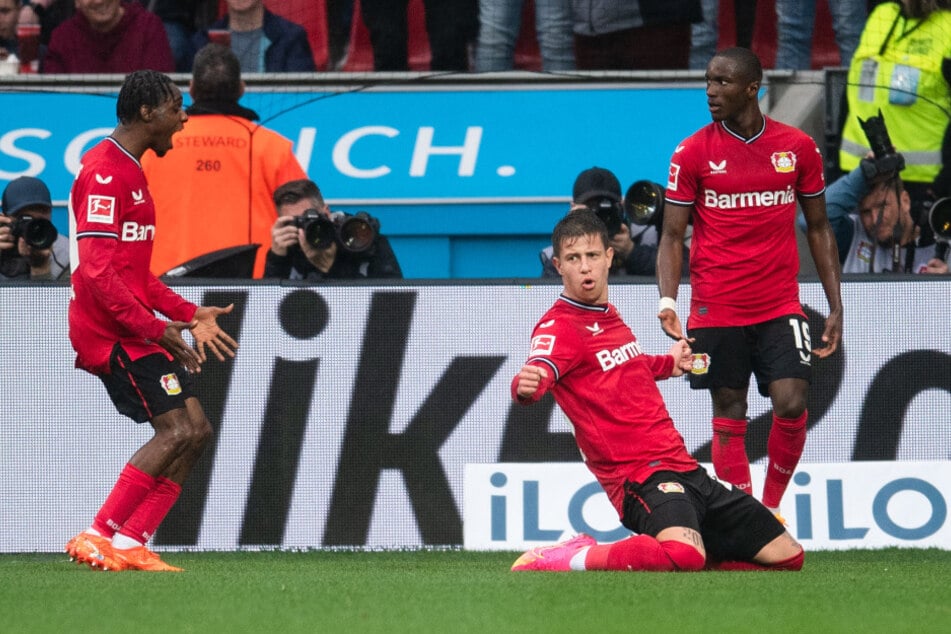 Moussa Diaby (r.) kam 2019 für 15 Millionen Euro von Paris St. Germain nach Leverkusen.