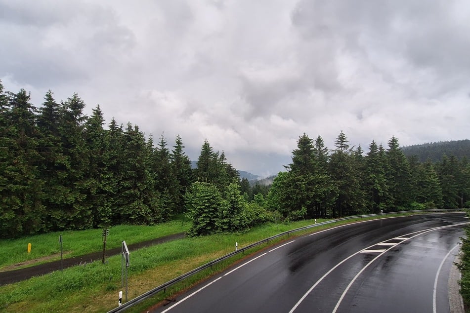 Ansteigende Gewitter-Wahrscheinlichkeit über Thüringer Wald, "örtlich Unwettergefahr"