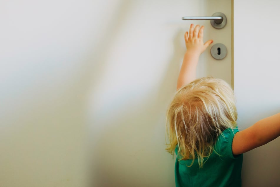 Cuando su hijo está demasiado callado, la madre se vuelve desconfiada: lo que descubre la deja atónita.