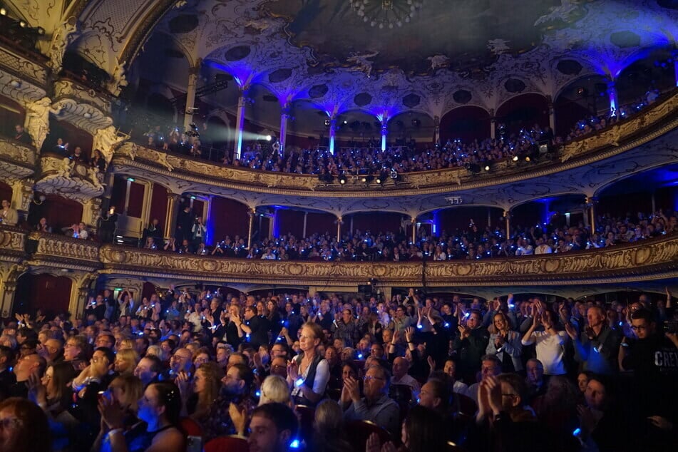 1200 Zuschauer waren pro Abend bei Channel Aid 2025 im Deutschen Schauspielhaus zu Gast.