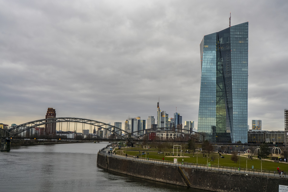 Die Europäische Zentralbank kündigte kürzlich eine Erhöhung der sogenannten Einlagenfazilität um 0,25 Prozent an.