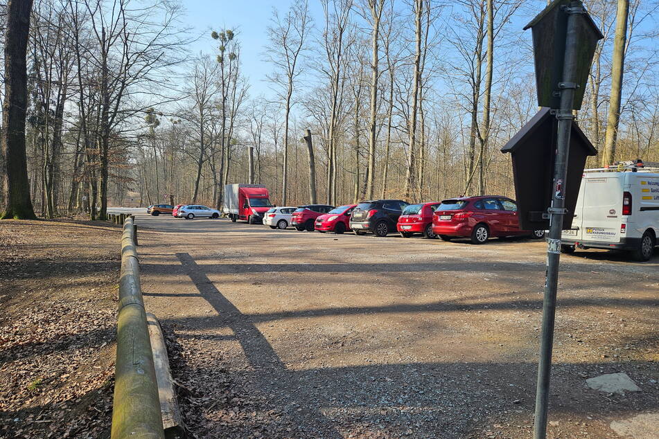 Auf diesem Parkplatz geschah die Tat.