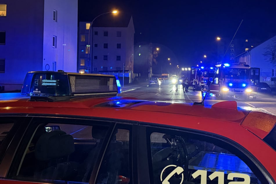 120 Feuerwehrleute und 85 Kräfte des BRK waren wegen eines Feuers in einer Tiefgarage in Landhut im Einsatz.