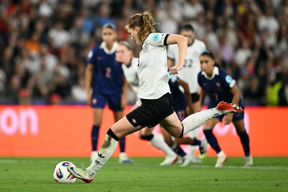 Deutschlands Sjoeke Nüsken (24) lässt die Chance zur 2:1-Führung liegen.