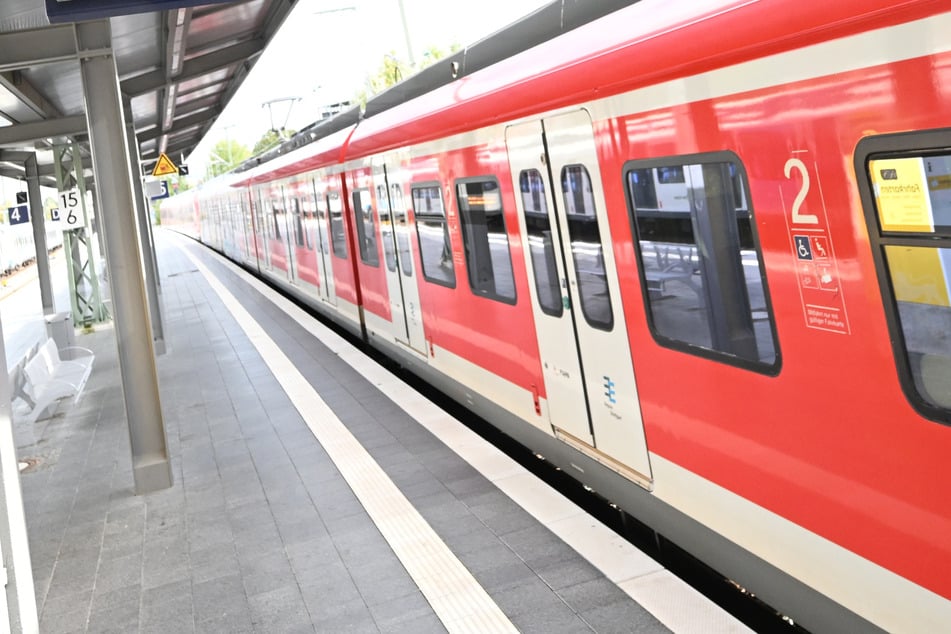 Am Bahnhof Stuttgart-Vaihingen wurde am Dienstag ein DB-Mitarbeiter (26) geschlagen. (Archivfoto)