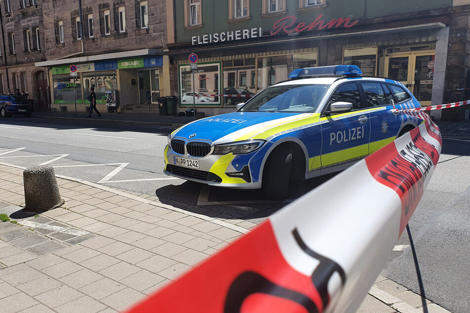 Gegen 11 Uhr kam es in Fürth zu einer Auseinandersetzung, in deren Verlauf ein 45-Jähriger lebensgefährlich verletzt wurde.