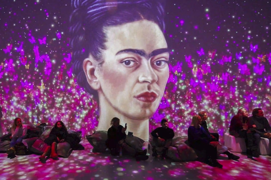 Ihre unverkennbaren und tiefgründigen Werke machten Frida Kahlo zu einer der bedeutendsten Künstlerinnen Mexikos und ganz Lateinamerikas.