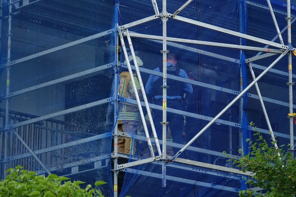 Auf einer Hochhaus-Baustelle in Zschertnitz kam es am Mittwoch zu einem tragischen Unfall.