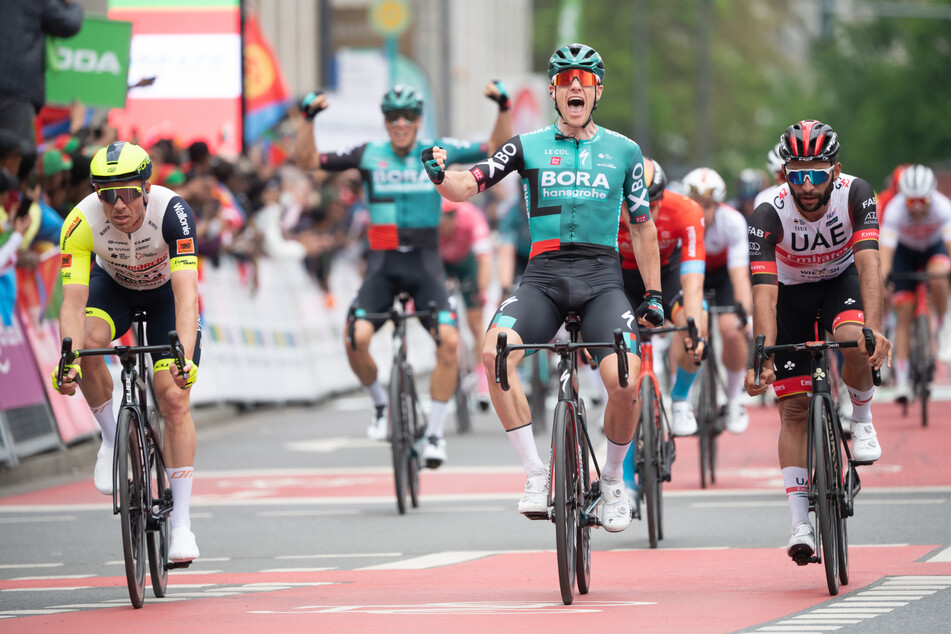 Sam Bennett (32, M.) aus Irland vom Team Bora-hansgrohe fuhr letztes Jahr als Erster über die Ziellinie beim Rad-Klassiker Eschborn-Frankfurt.