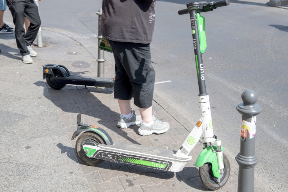So abgestellte Scooter werden leicht zur Stolperfalle - nicht nur für Blinde und Sehbehinderte.