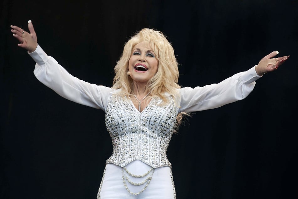 Dolly Parton (†80) wurde posthum mit dem "Americana Lifetime Achievement Award" geehrt.