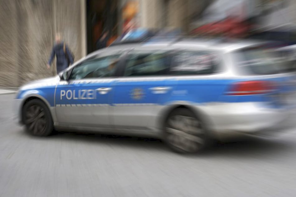 Der Opel lieferte sich eine Verfolgungsjagd mit der Polizei in Ostsachsen- (Symbolbild)