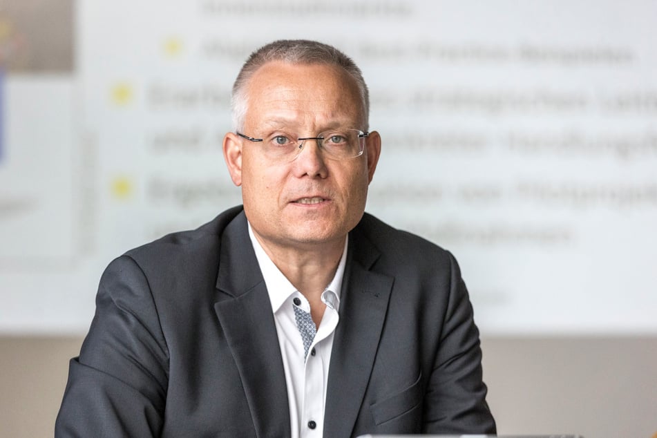 Sicherheitsbürgermeister Jan Pratzka (53, CDU) fordert eine solide Finanzausstattung der Feuerwehr.