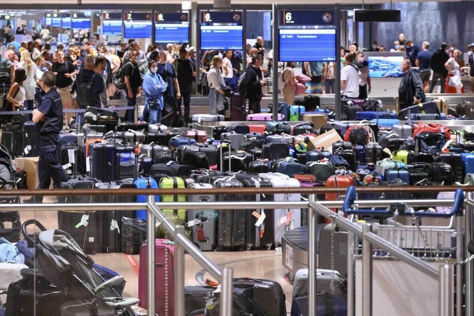 Hamburg: Überall Koffer! An diesem deutschen Flughafen ist das Koffer-Chaos ausgebrochen