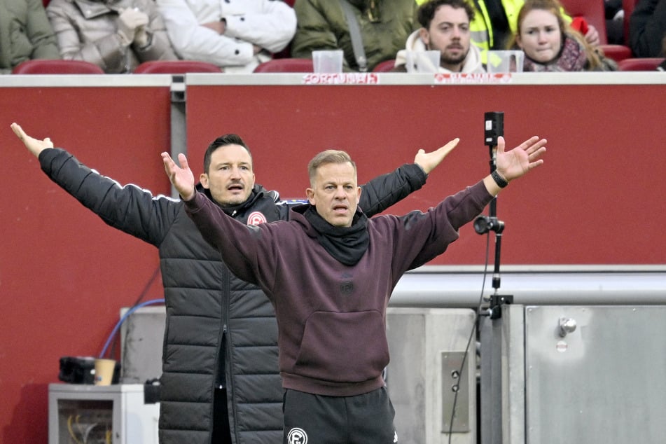 Markus Anfang (51, r.) und Co-Trainer Florian Junge (39, l.) reichten nach ihrem Aus eine Kündigungsschutzklage gegen Fortuna Düsseldorf ein.