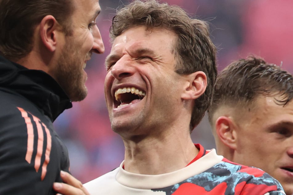 Nimmt das Unentschieden und die damit verbundene Meisterfeier-Verschiebung sportlich: Bayern-Star Thomas Müller (35).