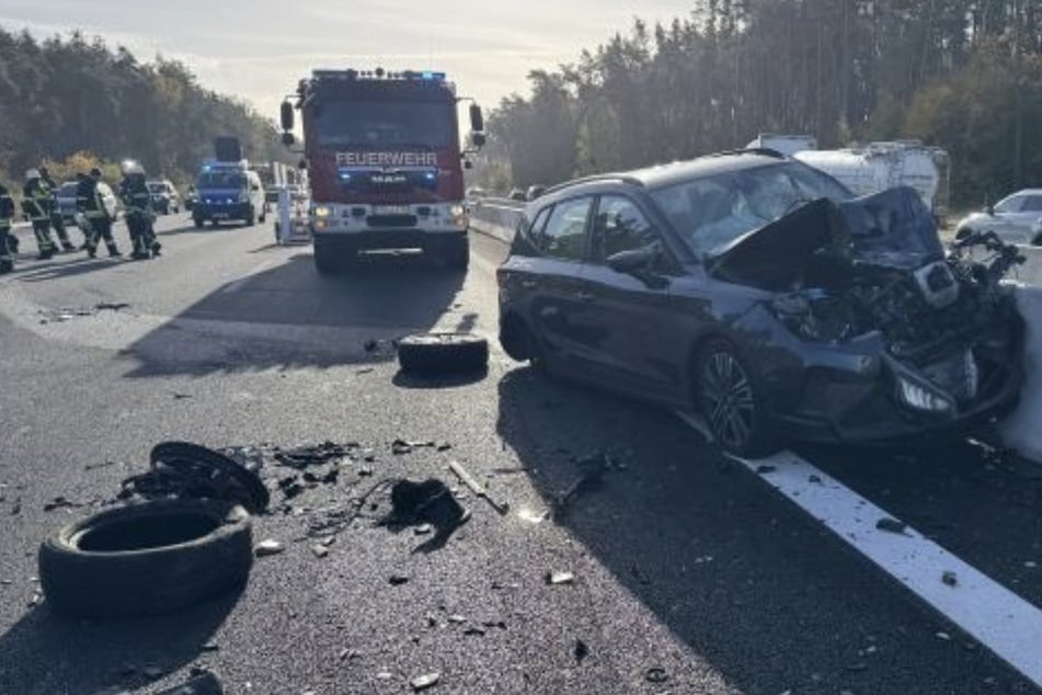 Unfall A3: Geisterfahrerin rast über A3: Polizeistreife entgeht Frontalcrash nur knapp - vier Verletzte