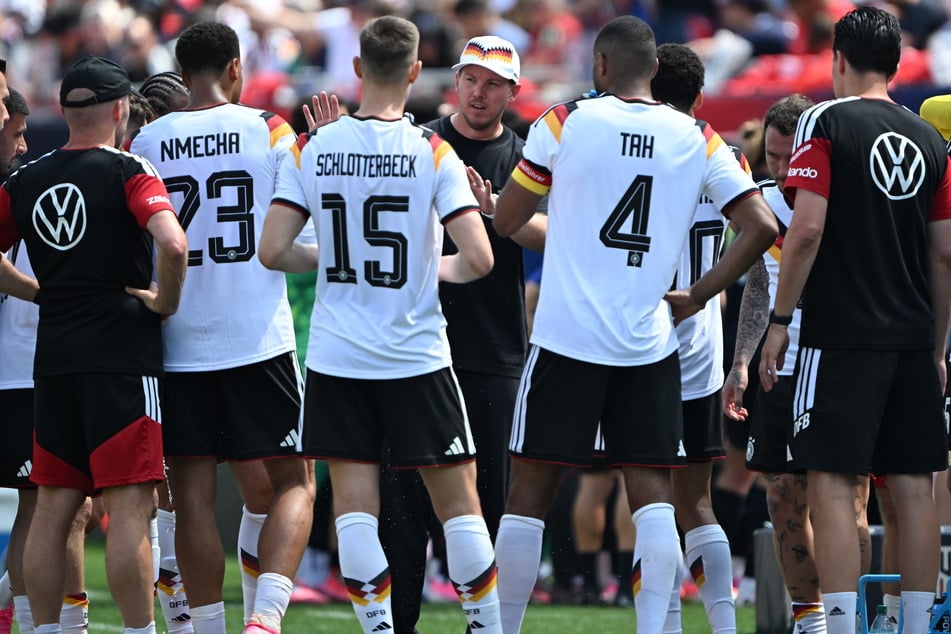 Millionen TV-Zuschauer verfolgten das Testspiel der DFB-Mannschaft von Bundestrainer Julian Nagelsmann (38, Mitte) und fieberten mit.