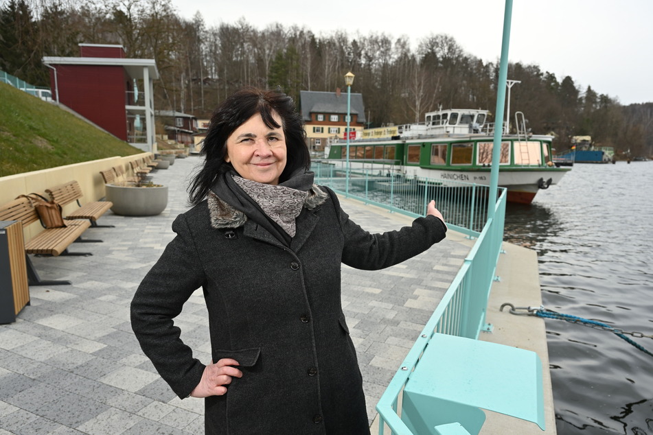 Geschäftsführerin Sylvia Reiß (59) freut sich am neu gestalteten Hafen der Talsperre Kriebstein auf den Saisonstart.