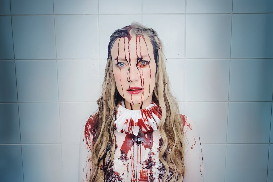 Sandra Maria Huimann (42) scheint in ihrer "Blutgräfin"-Inszenierung mit Blut nicht zu sparen.