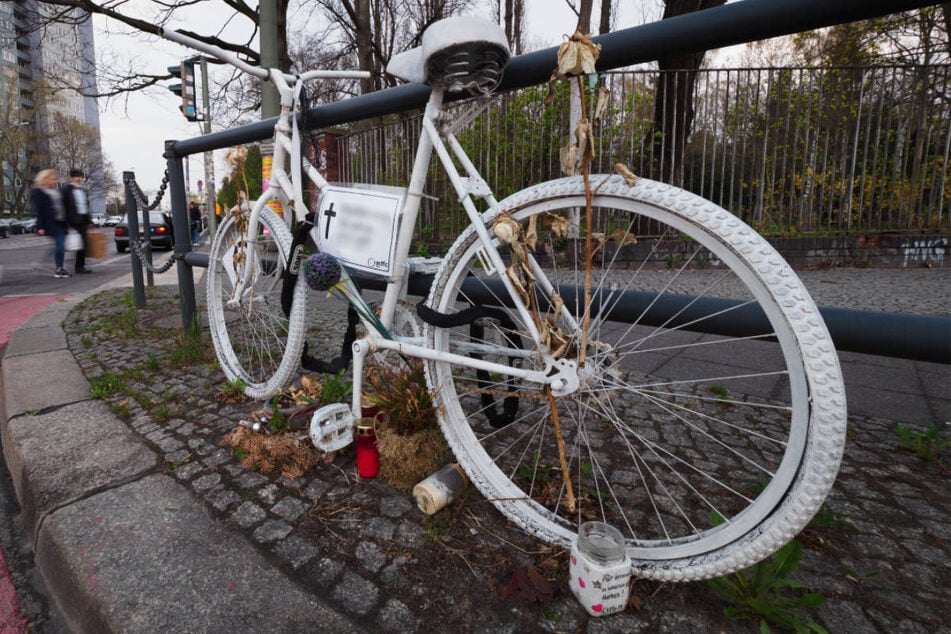 Eine Autofahrerin hatte dem 86-Jährigen die Vorfahrt genommen. (Symbolfoto)
