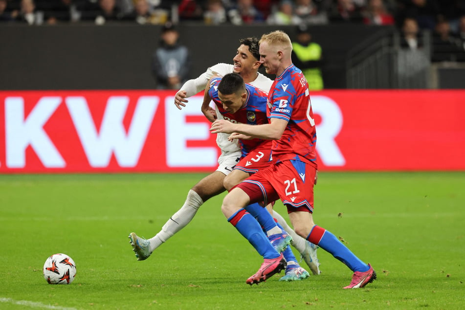 Eintracht Frankfurt gab in der Schlussphase den sicher geglaubten Sieg gegen Viktoria Pilsen aus der Hand.