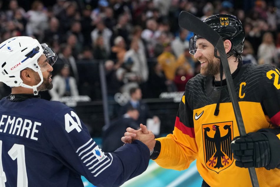 Darum pfeift sich Eishockey-Star bei Olympia häufiger mal eine Tüte Senf pur im Spiel rein