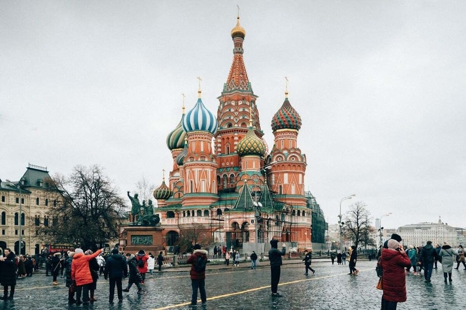 Die "Basilius-Kathedrale" am "Roten Platz" in Moskau ist eines der Wahrzeichen von Russlands Hauptstadt.