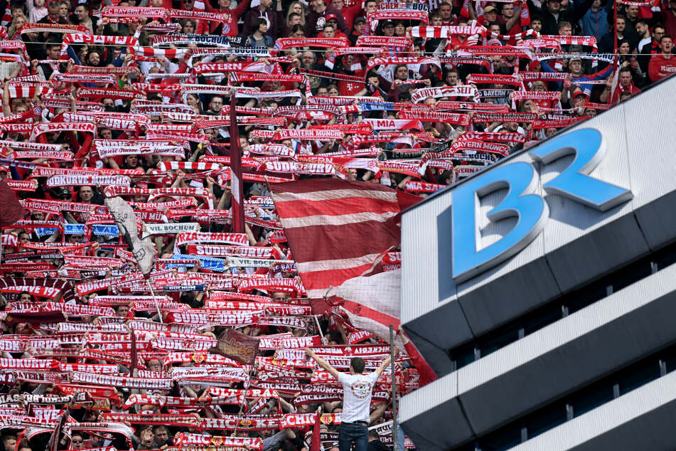 Fußball-Werbung auf Kosten des Bürgers? Bayern-Partnerschaft kritisiert
