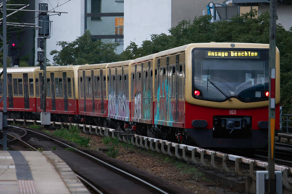 Fahrgäste müssen am Donnerstagmorgen bei der S-Bahn mit Verspätungen und Zugausfällen rechnen. (Symbolfoto)