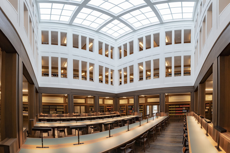 Das Herz der neuen Universitätsbibliothek in der "Alten Aktienspinnerei" ist der zentrale Lesesaal.